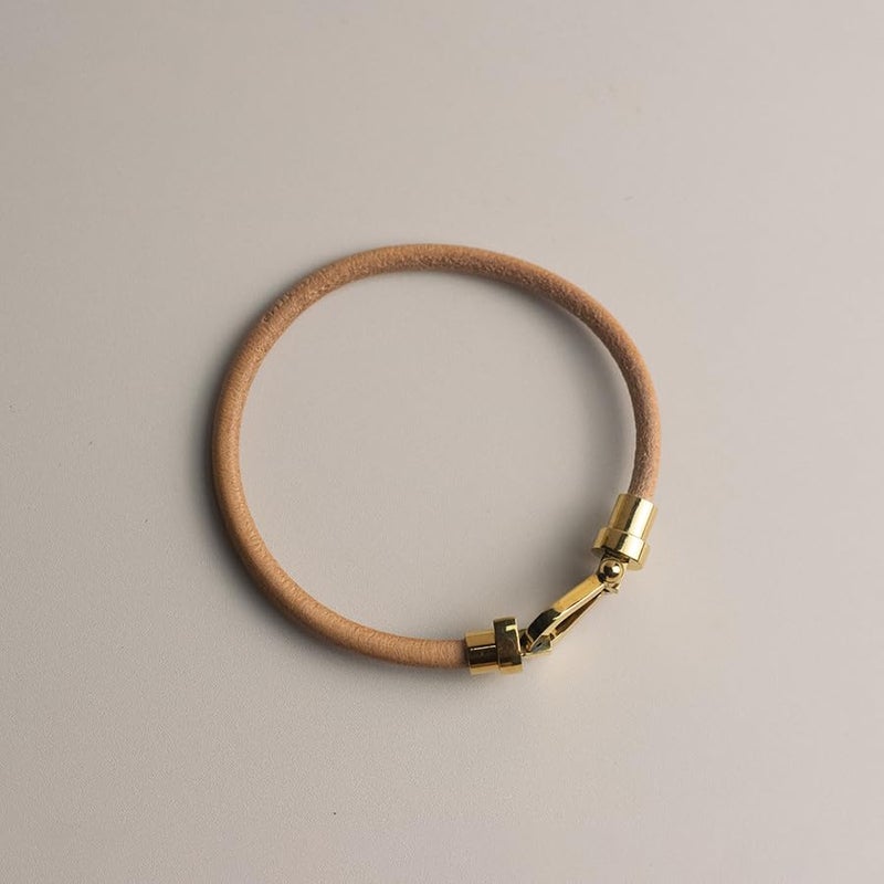 BLKSMITH Leather Bracelet with Gold-Plated Horseshoe Clasp, Color-Changing Natural Cowhide - Image 5